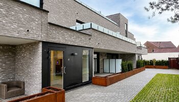 Appartement de 2 chambres à coucher nouvellement construit avec terrasse orientée au sud