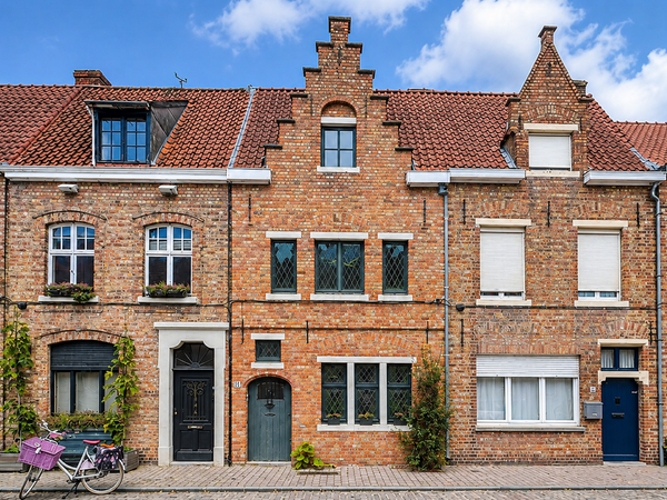 Authentieke Brugse woning met 3 slaapkamers en zonnige tuin
