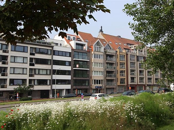 Projet de nouvelle construction moderne avec de grands appartements, situé près de la plage à Heist.
