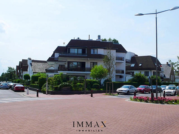 Autostaanplaats te koop in een bestaande residentie in de Bayauxlaan te Knokke.
Max. hoogte: 1,60 m.